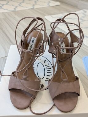 Steve Madden Lace-Up Selma Nubuck Open Toe Heels in Taupe 8.5